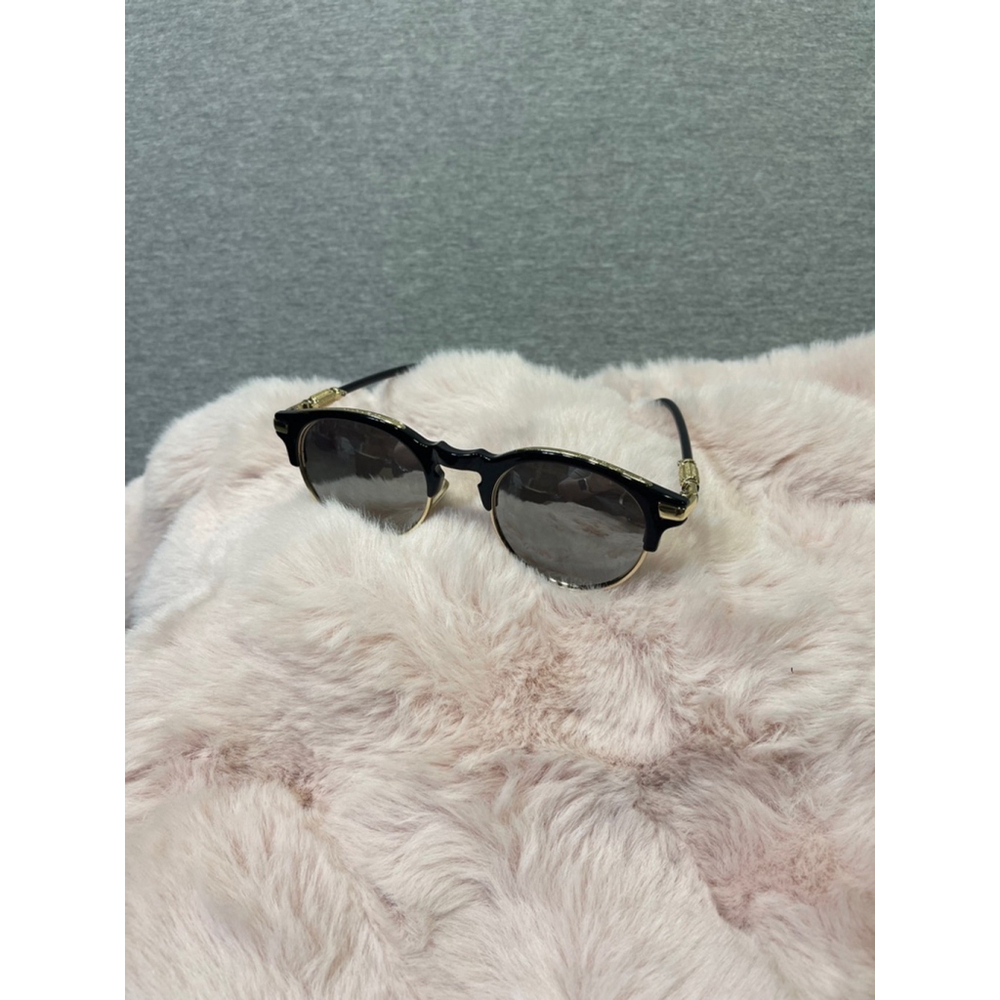 Unisex AONOR Sunglasses One Size Black and Gold